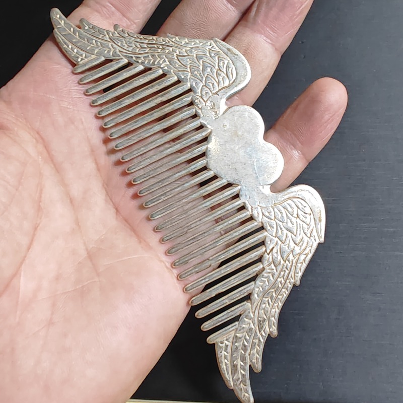 House Hair Care - Elegant Retro Wing & Heart Engraved